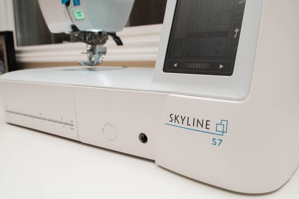 janome skyline s7-51.jpg